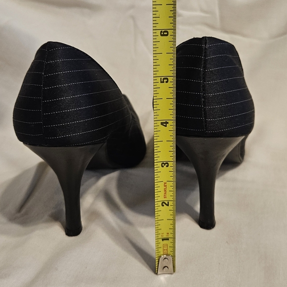 Le Chateau pinstripe 3 1/2" stiletto pump Size 7 - Picture 3 of 9